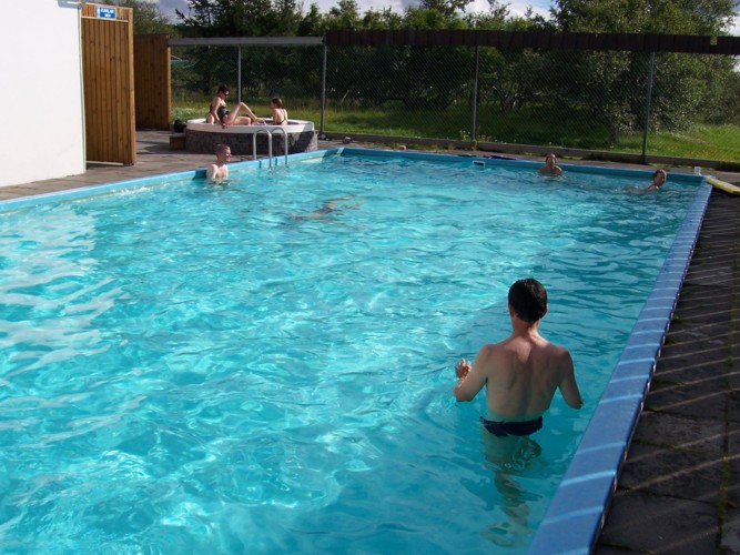 Piscine d'eau chaude naturelle