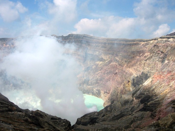 Lac d'acide du mont Aso