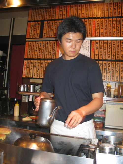 La spcialit d'Osaka : l'okonomi-yaki
