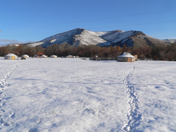 Yourtes sous la neige